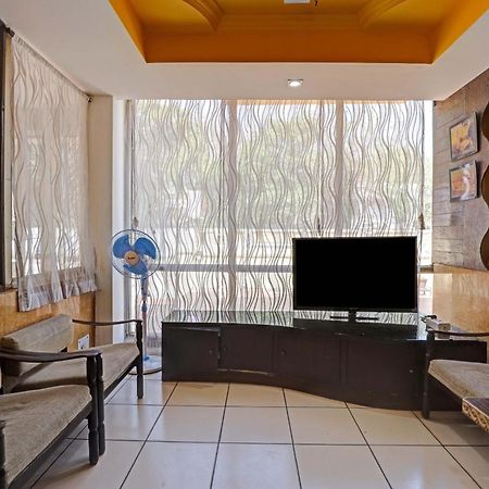Oyo Flagship 80463 Hotel Mini Palace Vadodara Exterior photo