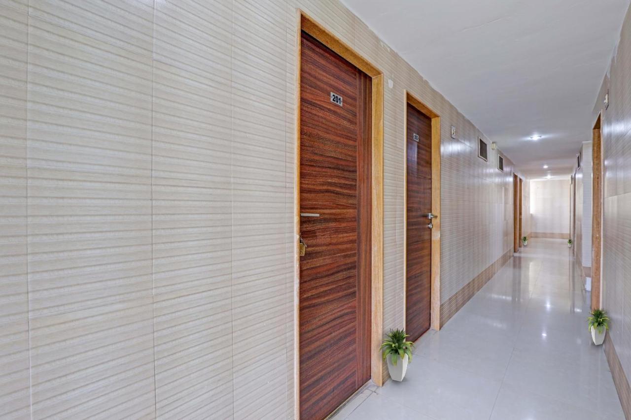 Oyo Flagship 80463 Hotel Mini Palace Vadodara Exterior photo