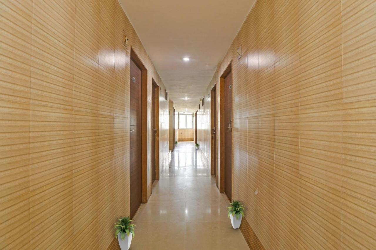Oyo Flagship 80463 Hotel Mini Palace Vadodara Exterior photo