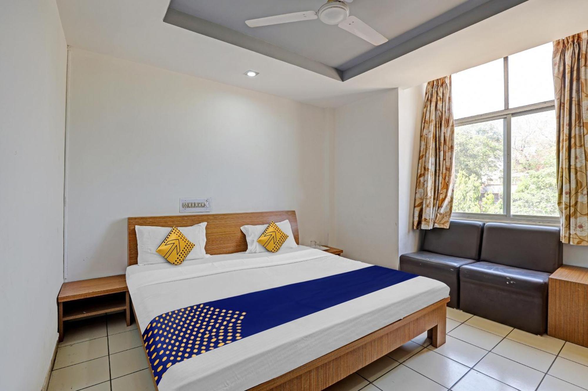Oyo Flagship 80463 Hotel Mini Palace Vadodara Exterior photo